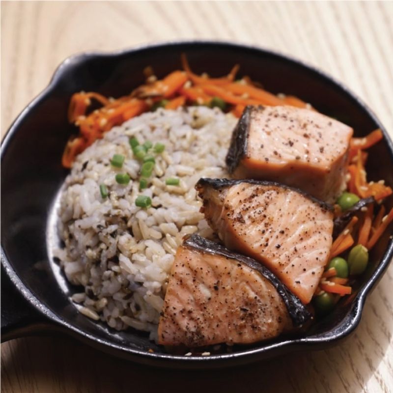 ข้าวญี่ปุ่นอบสาหร่ายแซลมอน — อาหารจริงจากครัว Under360